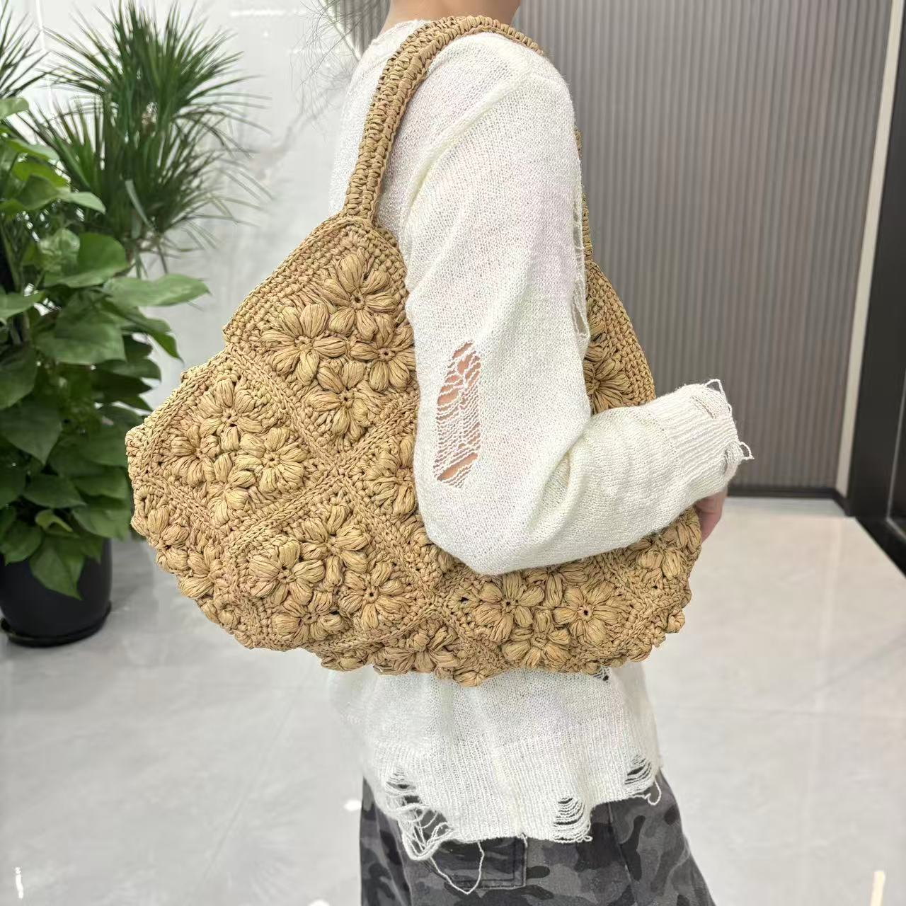 Women's High-grade Three-dimensional Flower Straw Seaside Handmade Woven Large Capacity Portable Bags