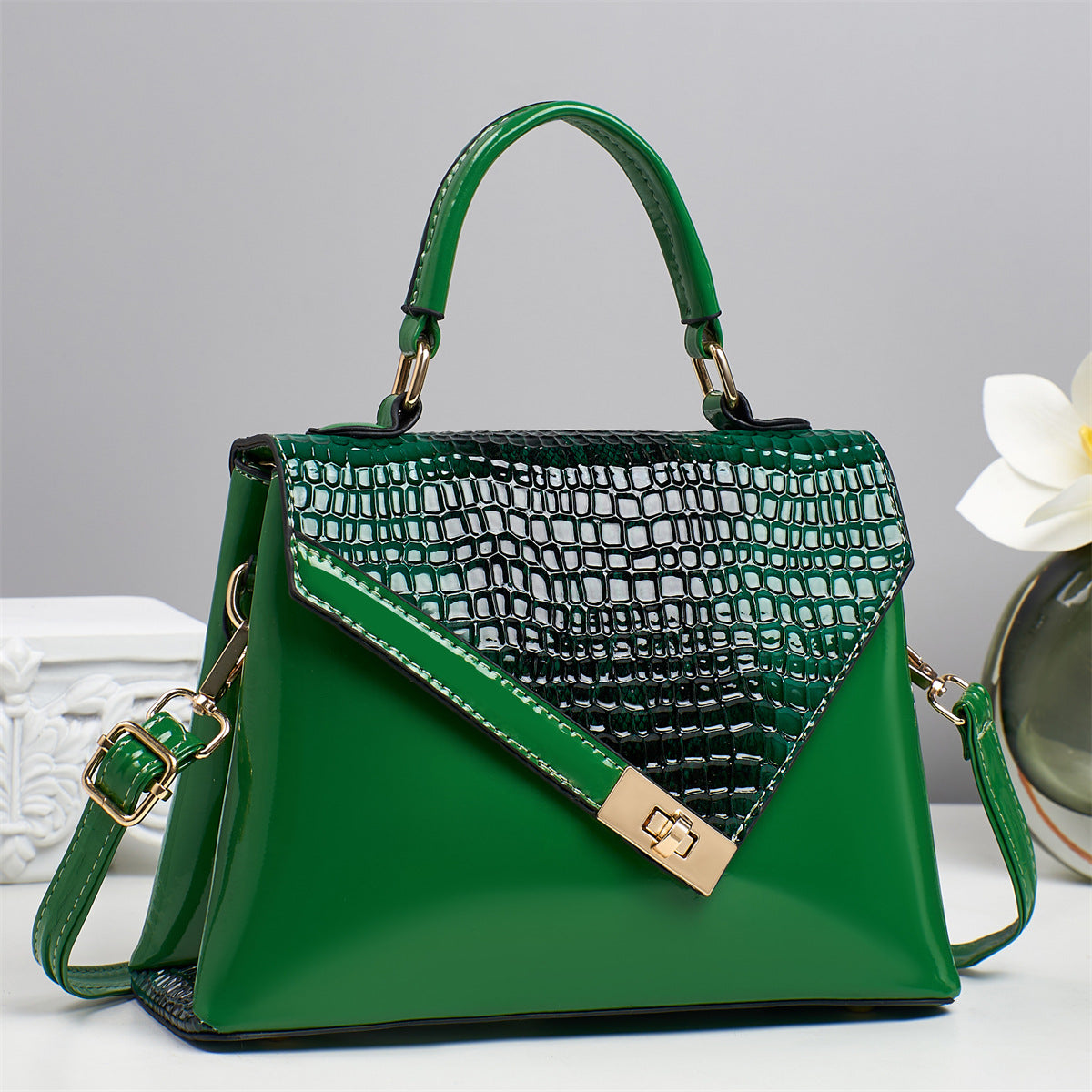 Women's Simple Retro Fashion Crocodile Pattern Small Square Bags