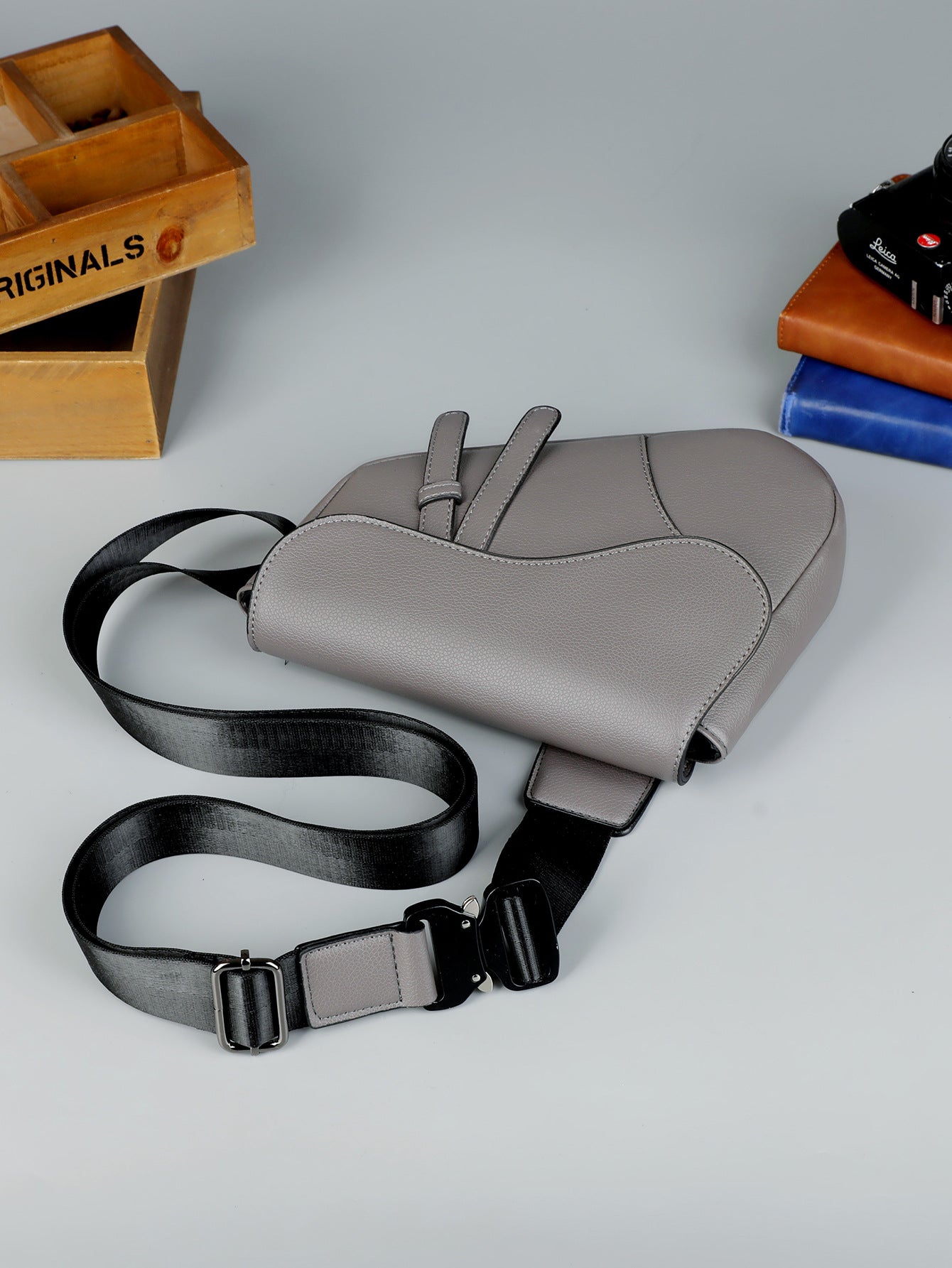Men's Saddle Zipper Simple Textured Lightweight Solid Men's Bags