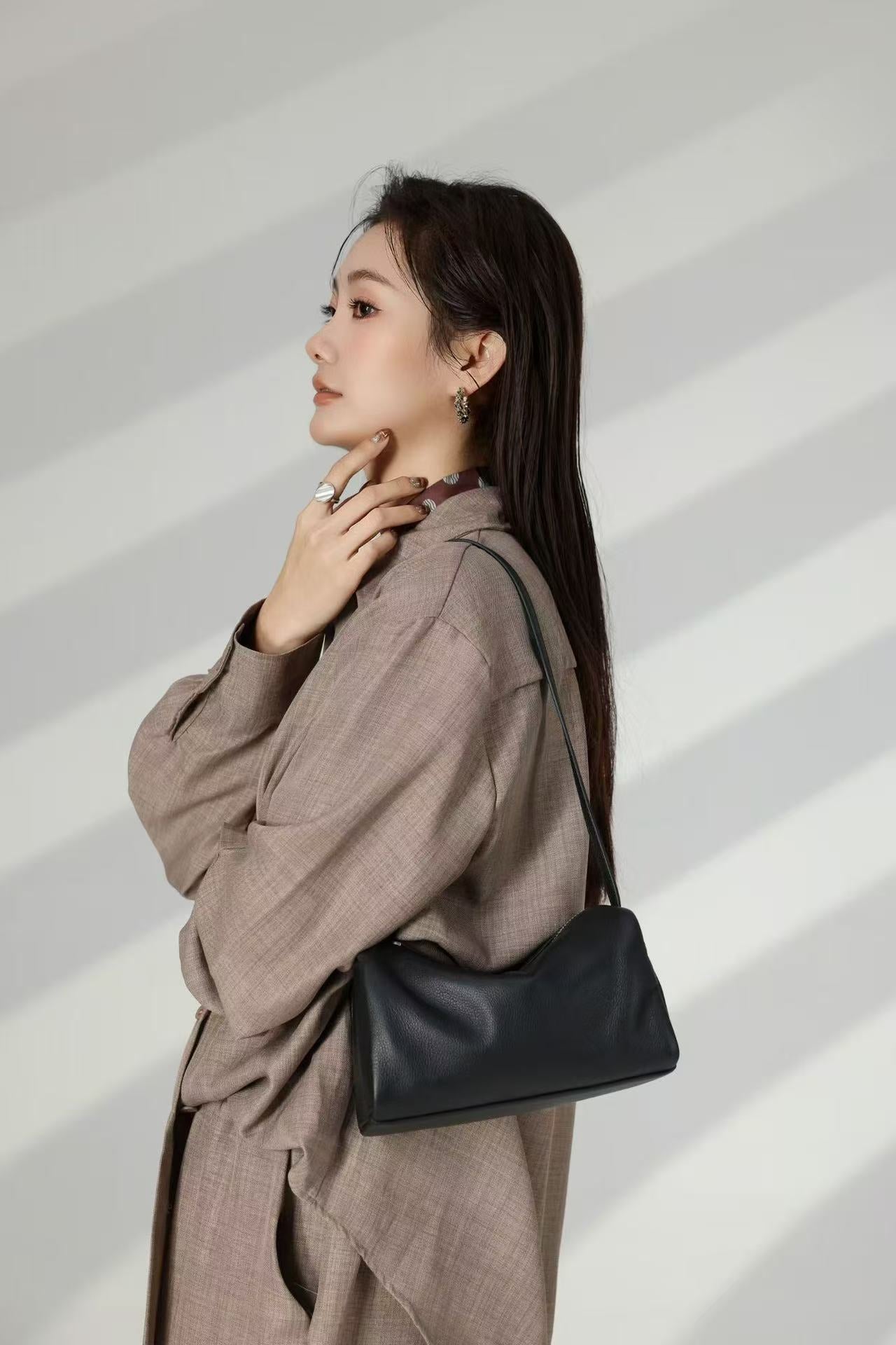 Cattlehide Leather Fashion Cylinder Pencil Box Design Soft Mini Underarm Bags