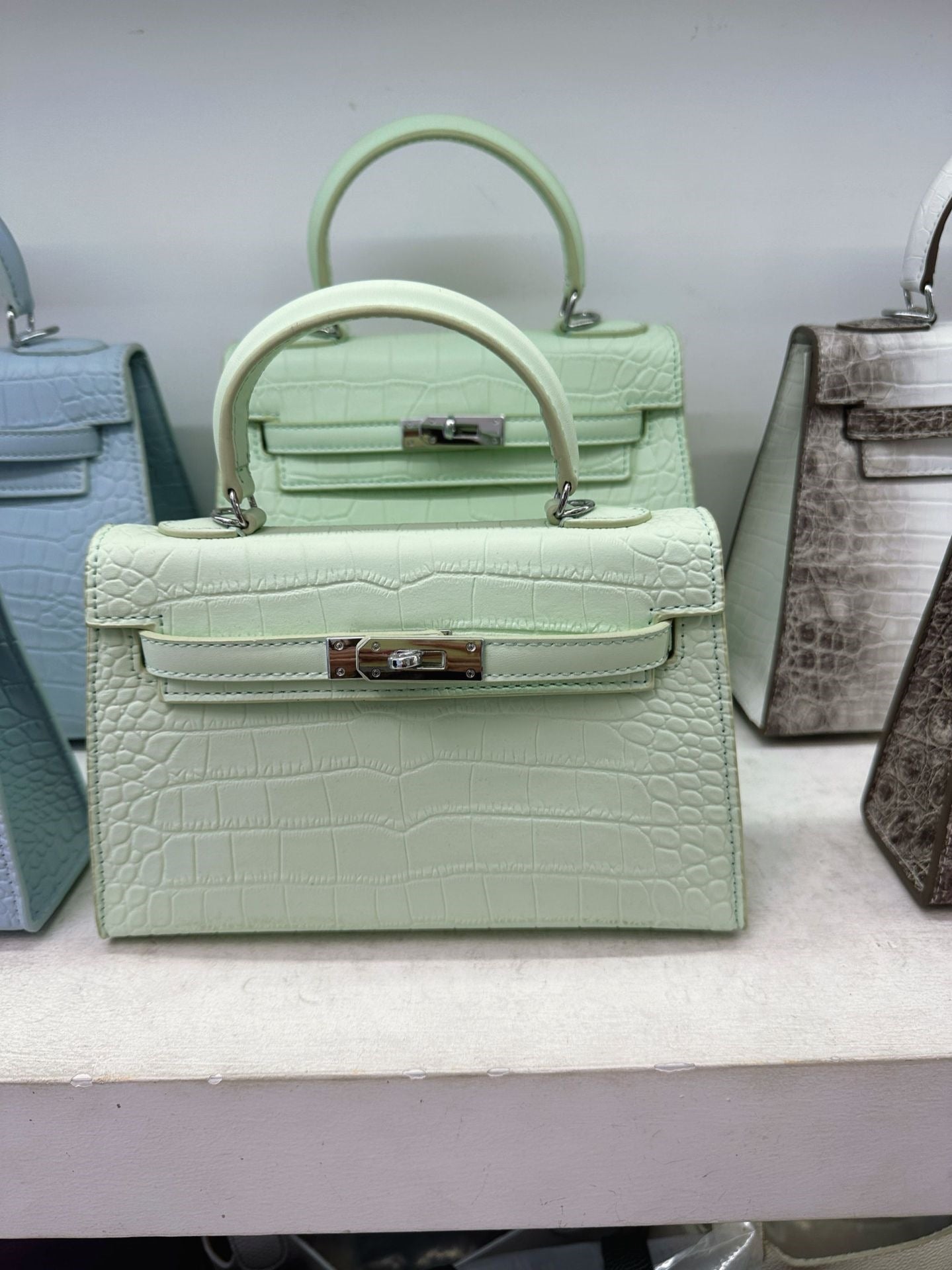 Women's Quality Crocodile Pattern Second Generation Kelly Fashion Candy Color Handbags