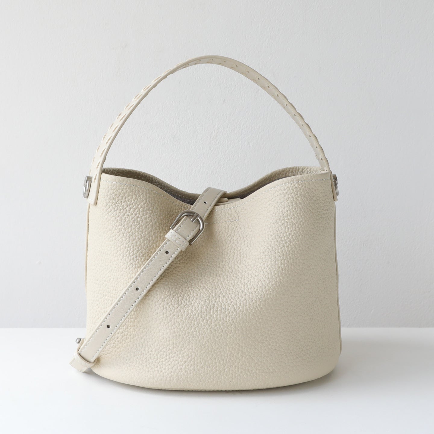 Simple Korean Style Weaving Decorative Portable First Layer Bucket Bag