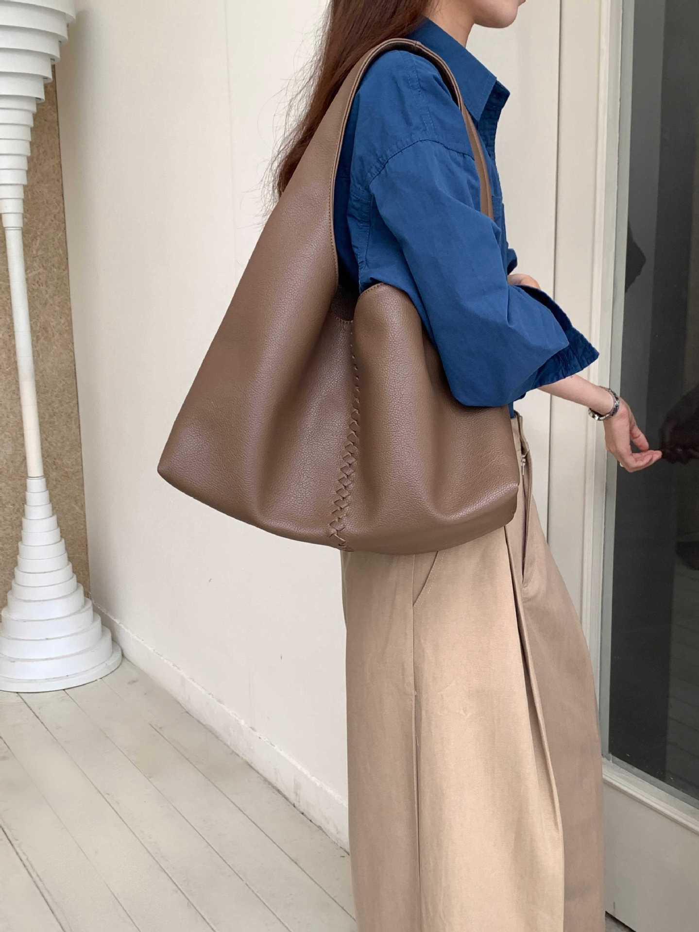 Women's Minority Female Commuter High-grade Sense Large Capacity Women's Handbag