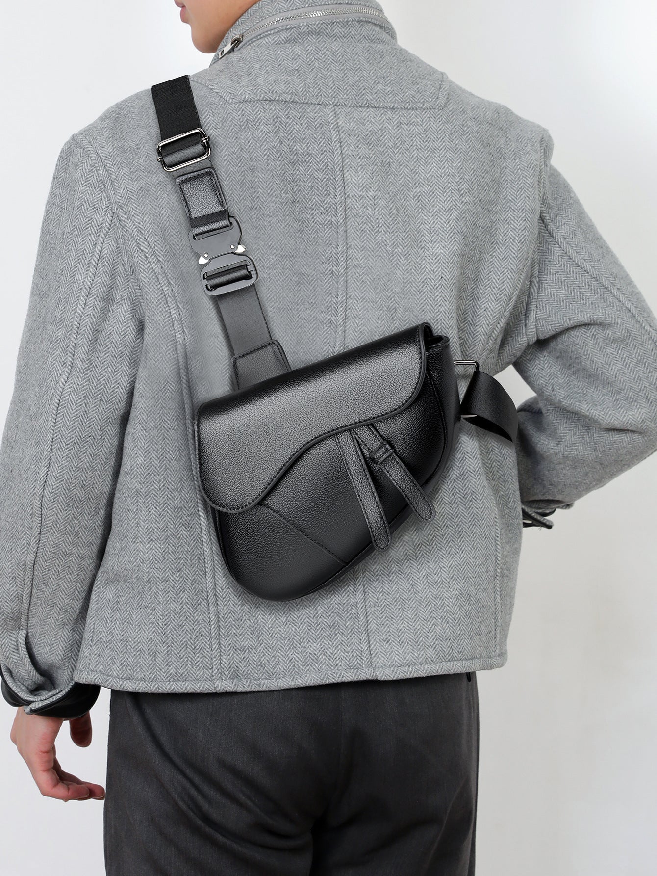 Men's Saddle Zipper Simple Textured Lightweight Solid Men's Bags