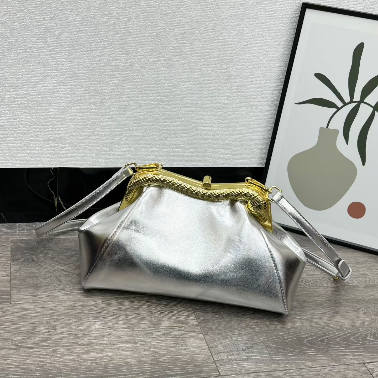 Women's Snake-shaped Clip Exquisite Retro Cloud Underarm Bag