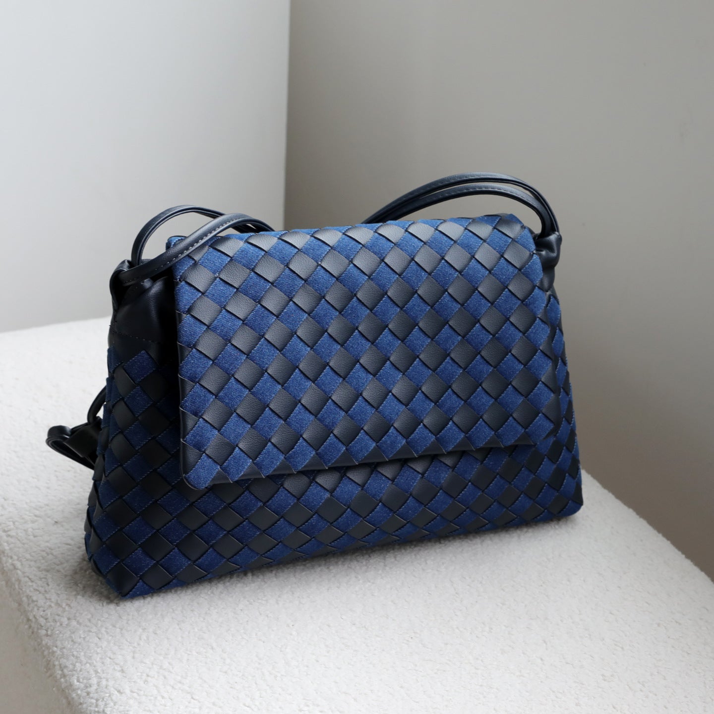 Women's High-grade Flip Hand-woven Commuter Leather Large Capacity Garbage Women's Shoulder Bag