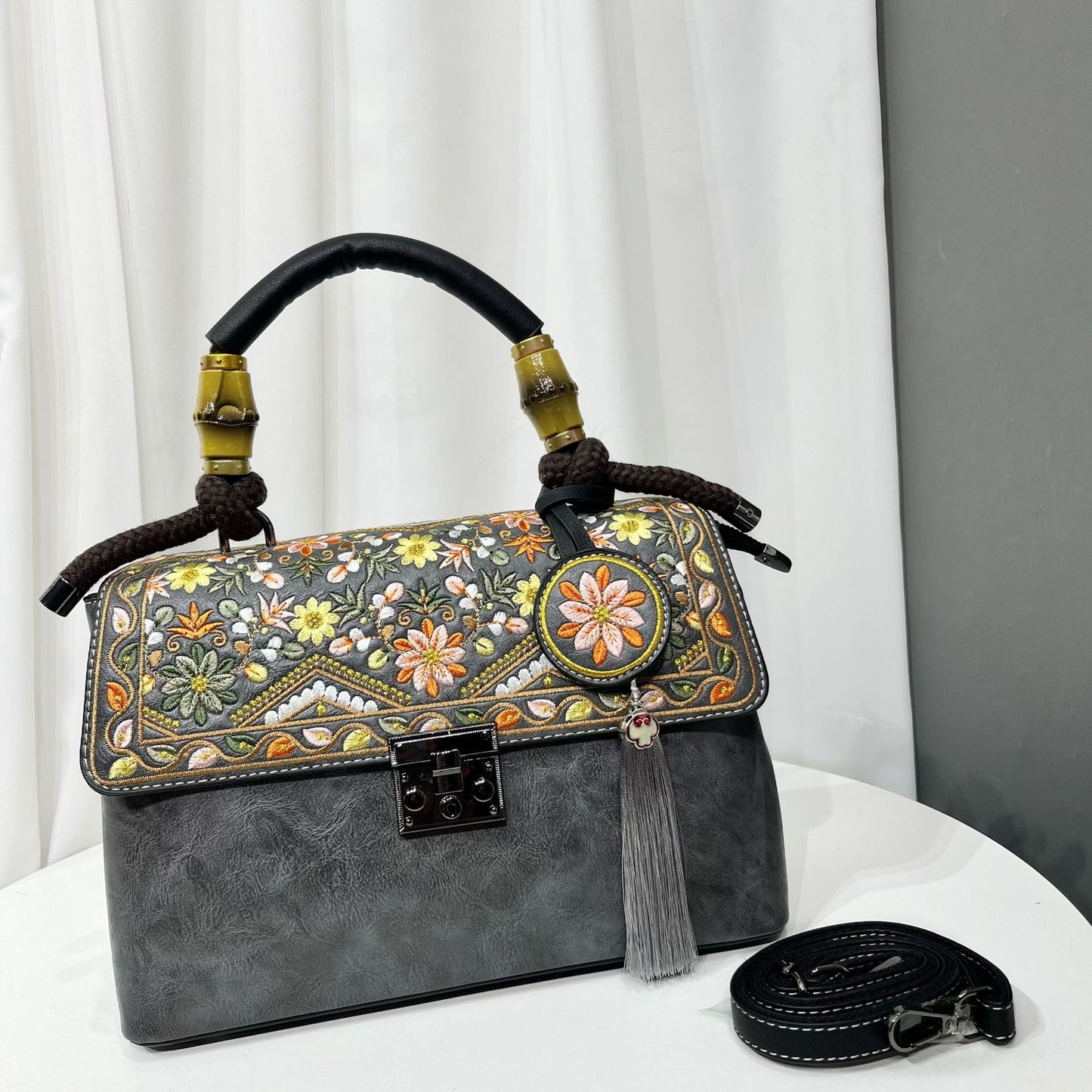 Women's Chinese Style Textured Large Capacity Simple Leisure Commute Women's Shoulder Bag
