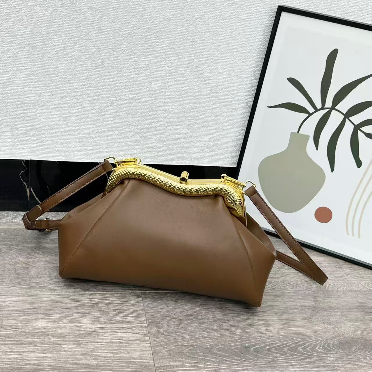 Women's Snake-shaped Clip Exquisite Retro Cloud Underarm Bag