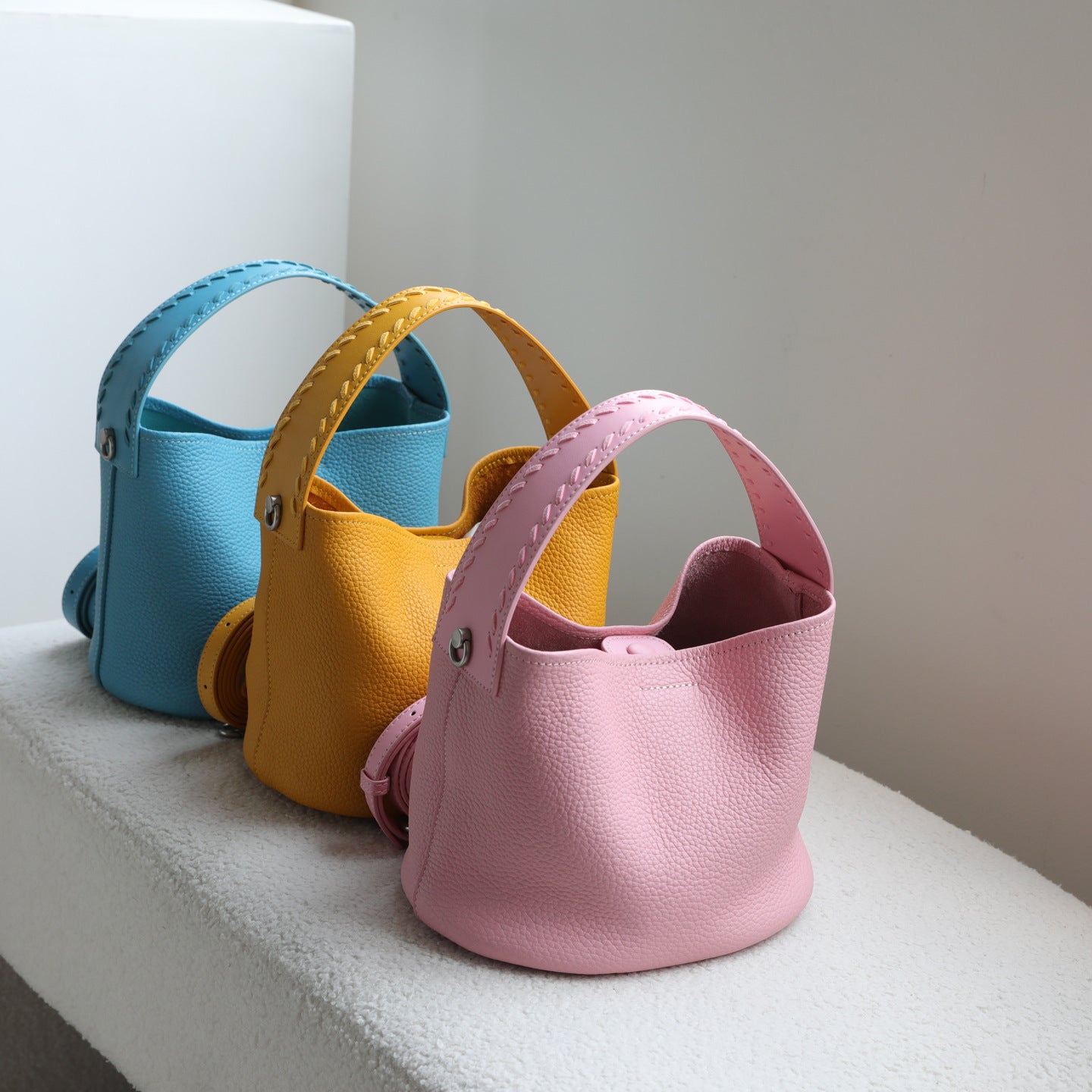Simple Korean Style Weaving Decorative Portable First Layer Bucket Bag