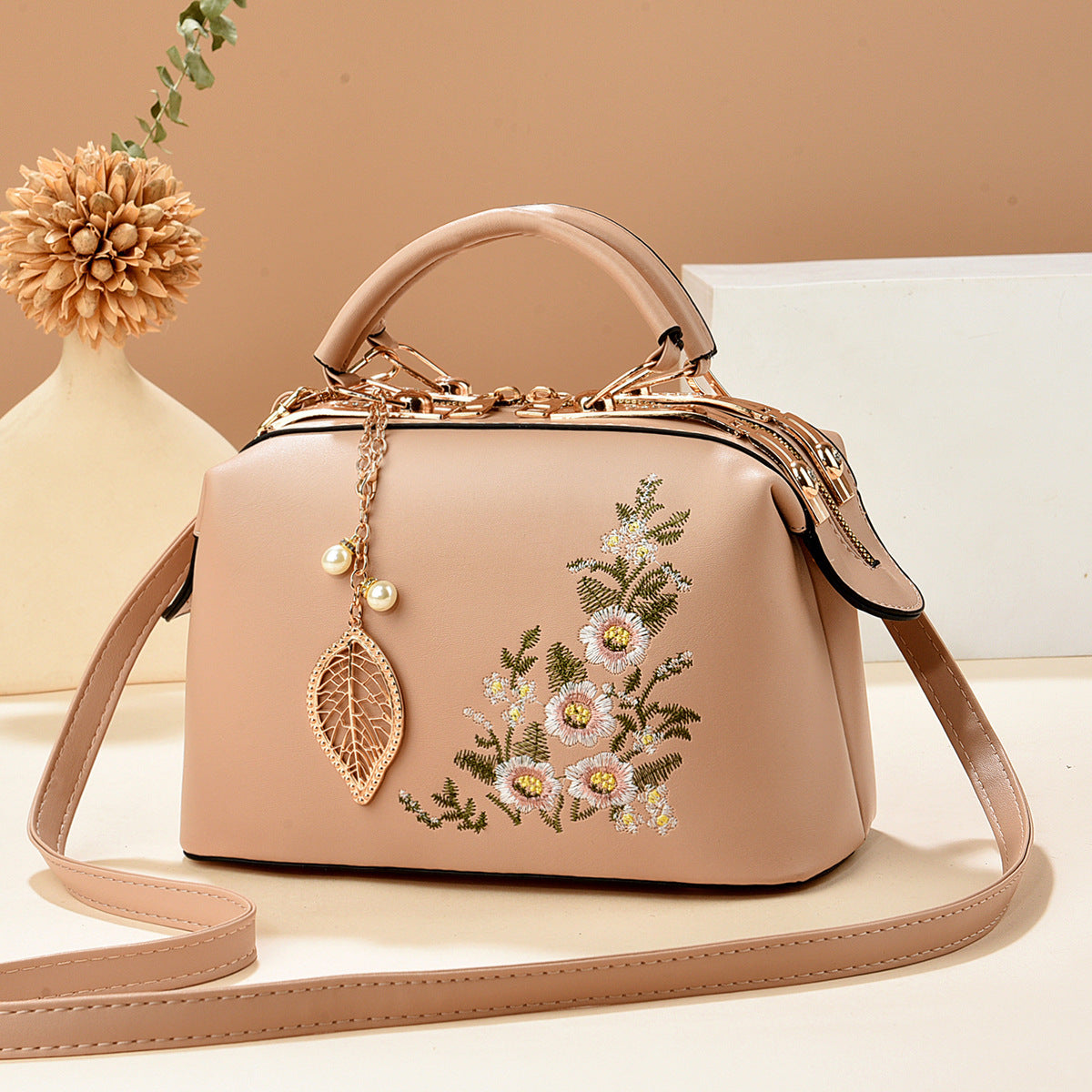 Women's Capacity National Style Floral Dignified Elegant Women's Shoulder Bag