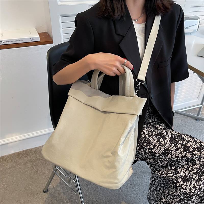 Women's Large Capacity Fashion Ultra Light Nylon Cloth Portable Class Women's Messenger Bag