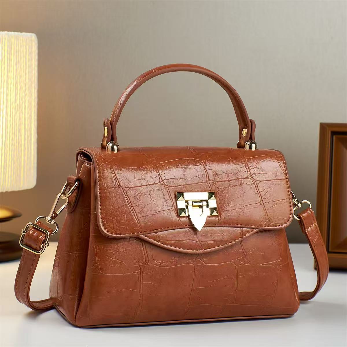 Women's Retro High-grade Fashionable Elegant Large Capacity Bags