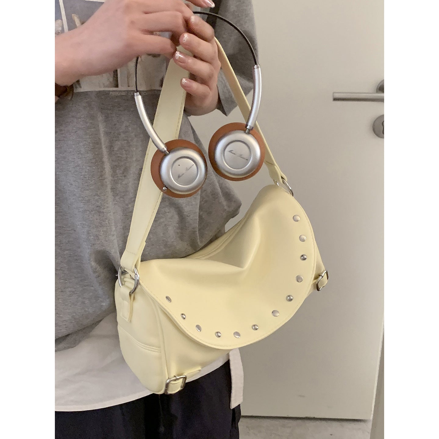 Women's Summer Niche Textured Simple Rivet Pillow Underarm Bag