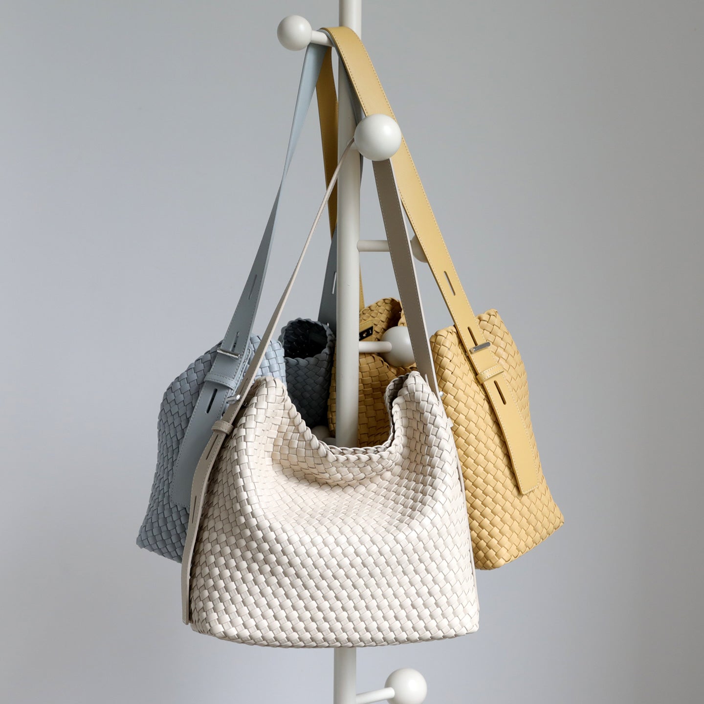 High-grade Handmade Woven Large Capacity Commuter Underarm Mother Leisure Bucket Bag