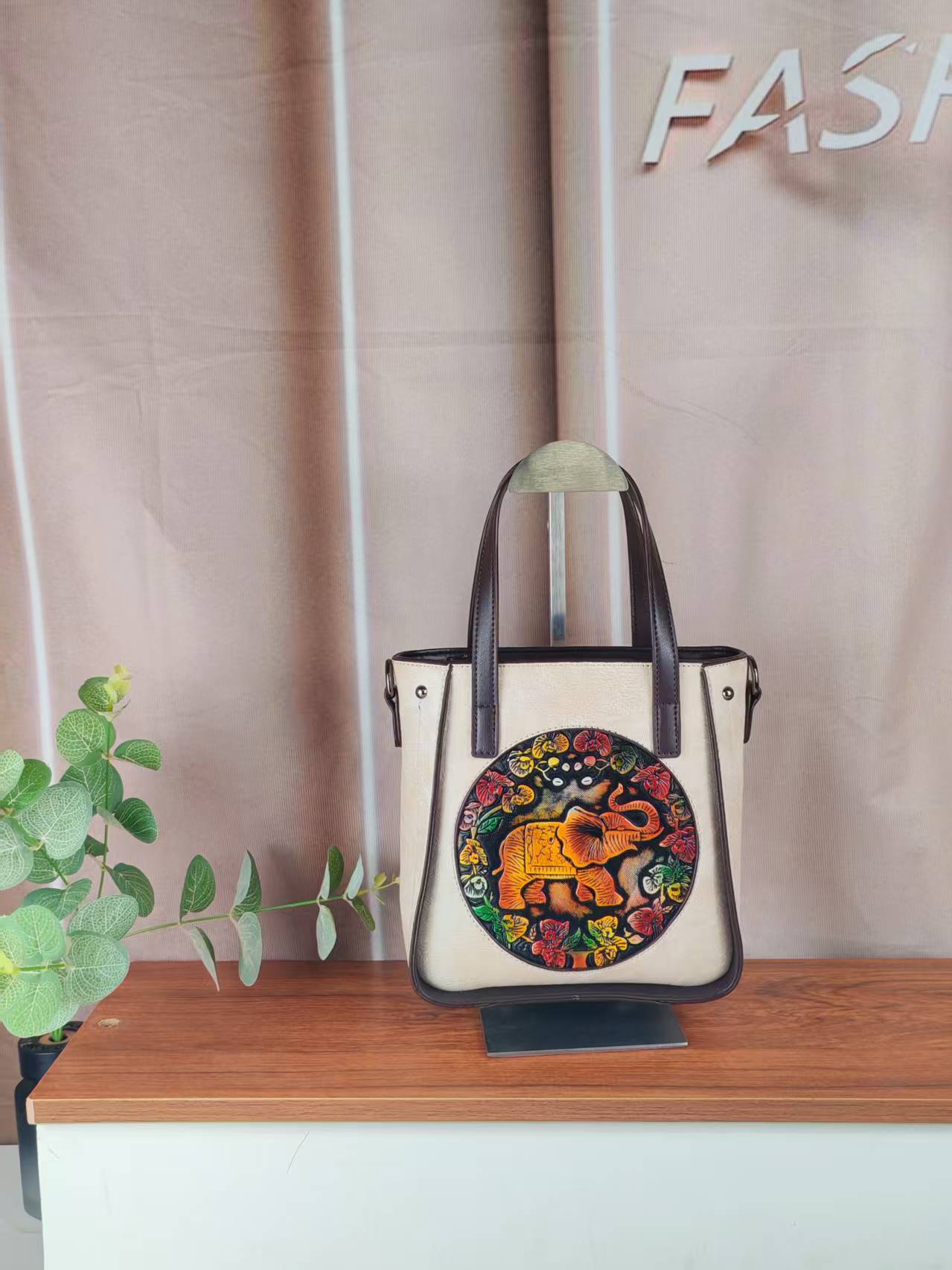 Women's Embossed Leather Carving Lucky Elephant High-grade Large Women's Shoulder Bag