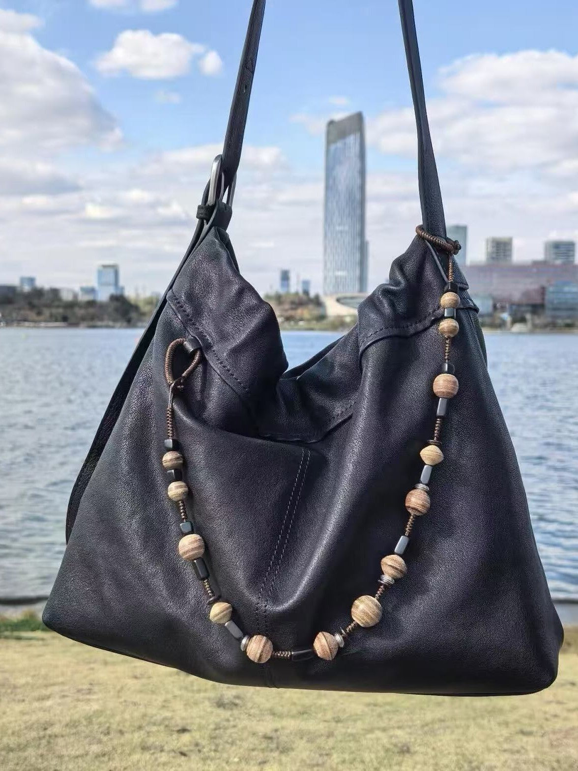 Women's Vegetable Tanned Sheepskin Hobo Large Capacity Garbage Commuter Tote Bag