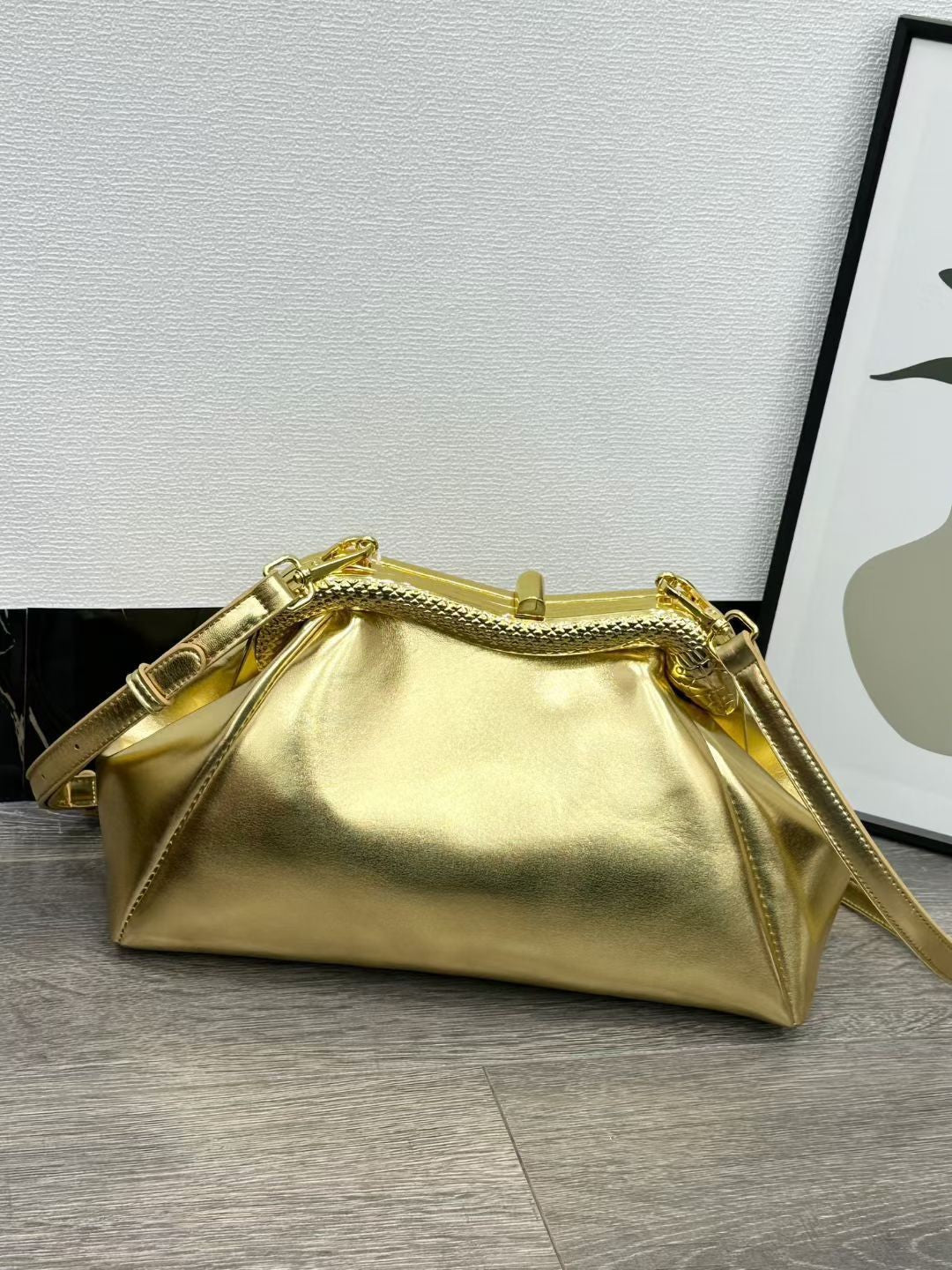 Women's Snake-shaped Clip Exquisite Retro Cloud Underarm Bag