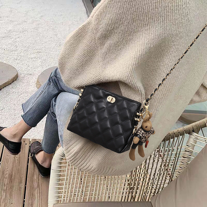Durable Cool Women's Leather Chain Underarm Women's Messenger Bag