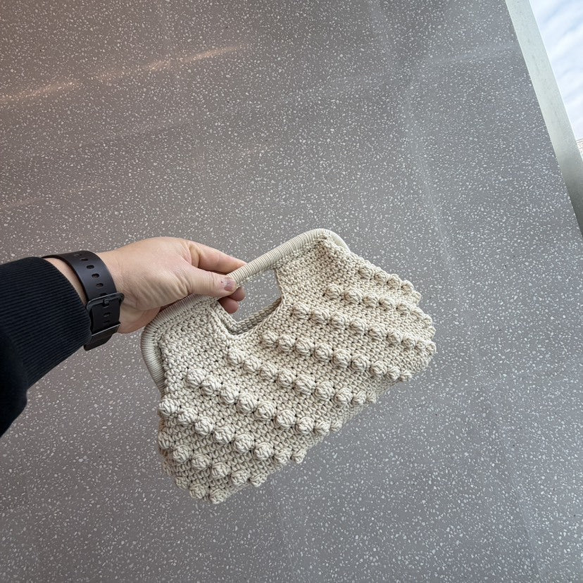 Female Hand-woven Fashion Wild Clouds Clip Seaside Vacation Women's Shoulder Bag