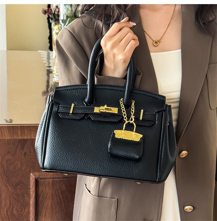 Unique Classy Women's Platinum Large Capacity Women's Shoulder Bag
