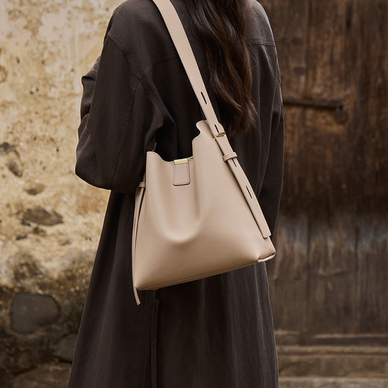 Cool Casual Elegant Women's Free Pendant Bucket Bag
