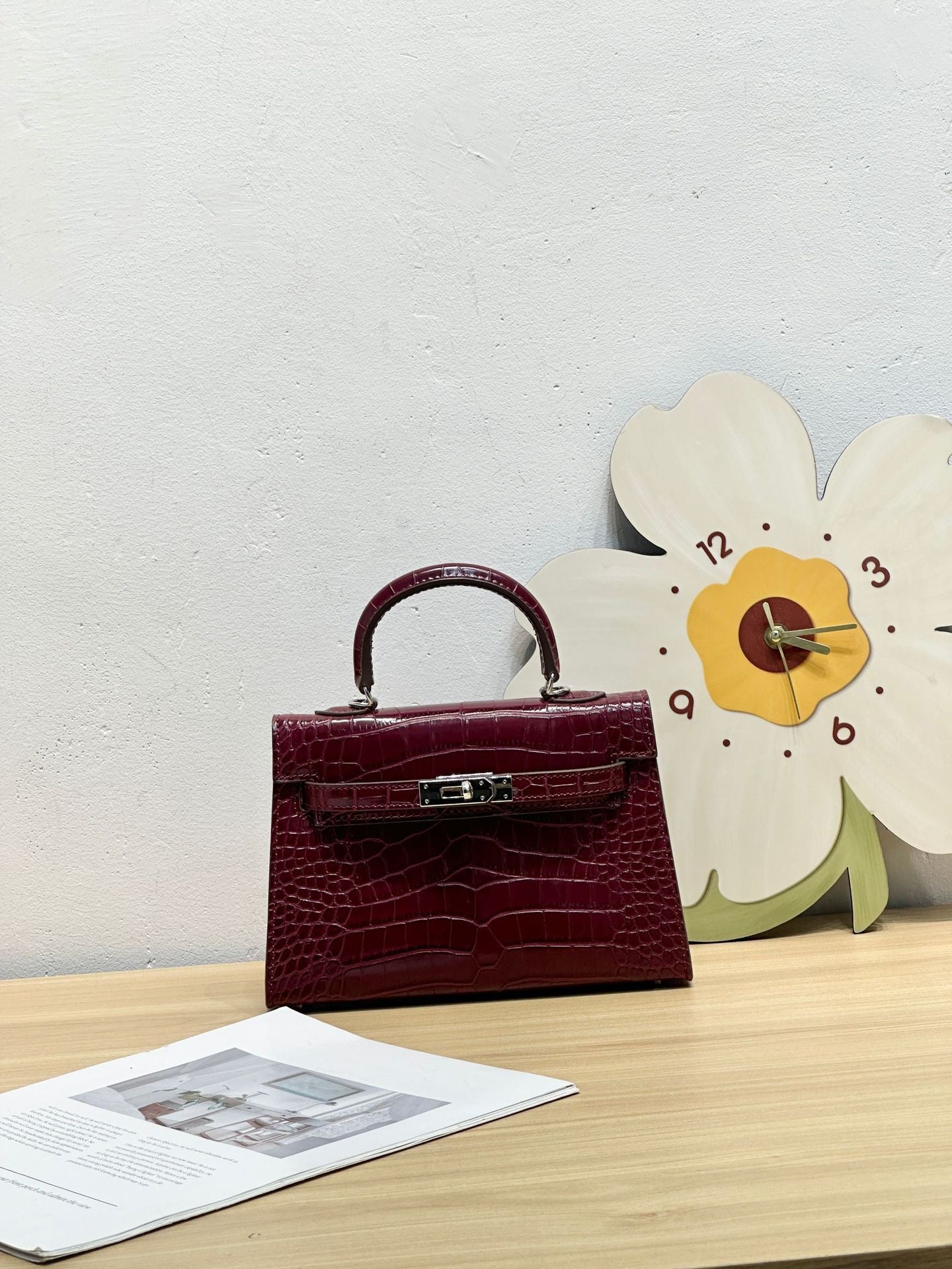 Women's Quality Crocodile Pattern Second Generation Kelly Fashion Candy Color Handbags