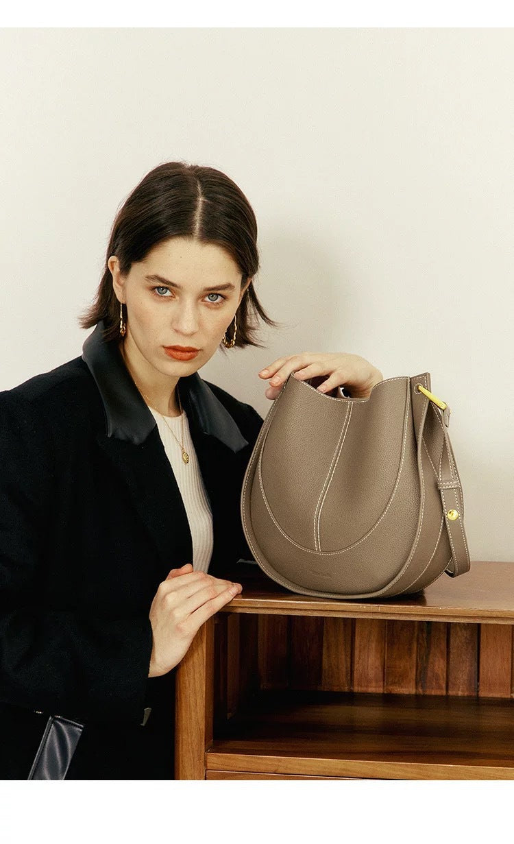 Women's Special Interest Light Luxury High-grade Saddle Style Large Capacity Leisure Women's Shoulder Bag