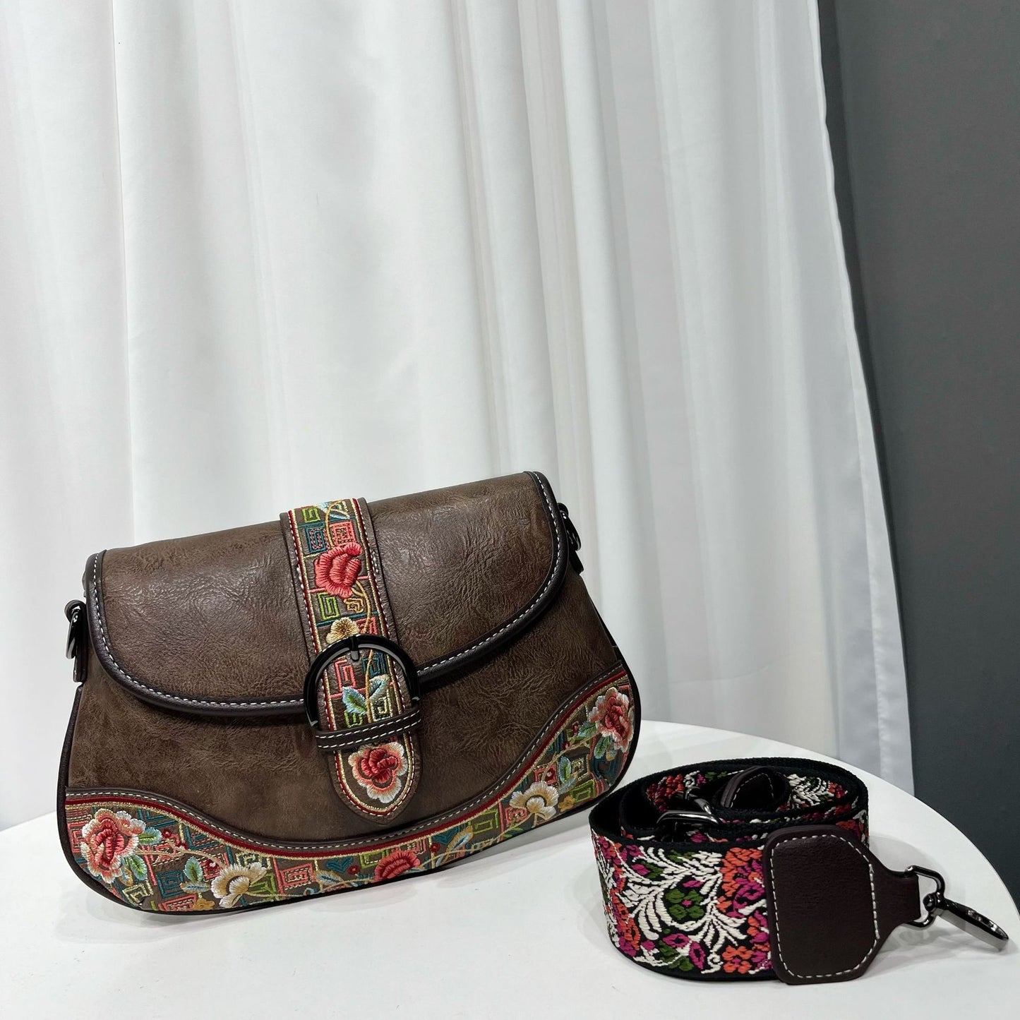 Women's Style Embroidery Texture Artistic Large Capacity Shoulder Bags