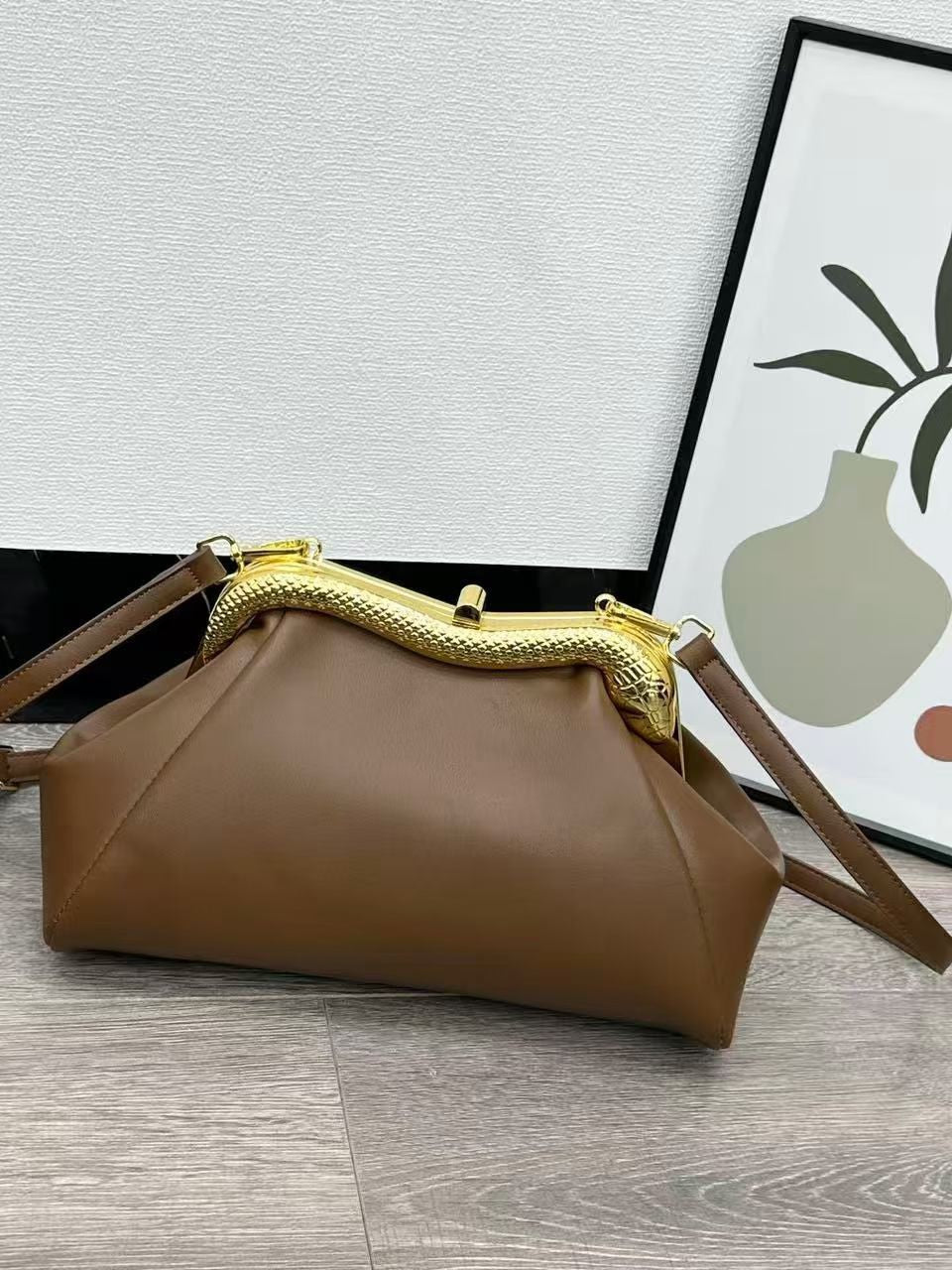 Women's Snake-shaped Clip Exquisite Retro Cloud Underarm Bag