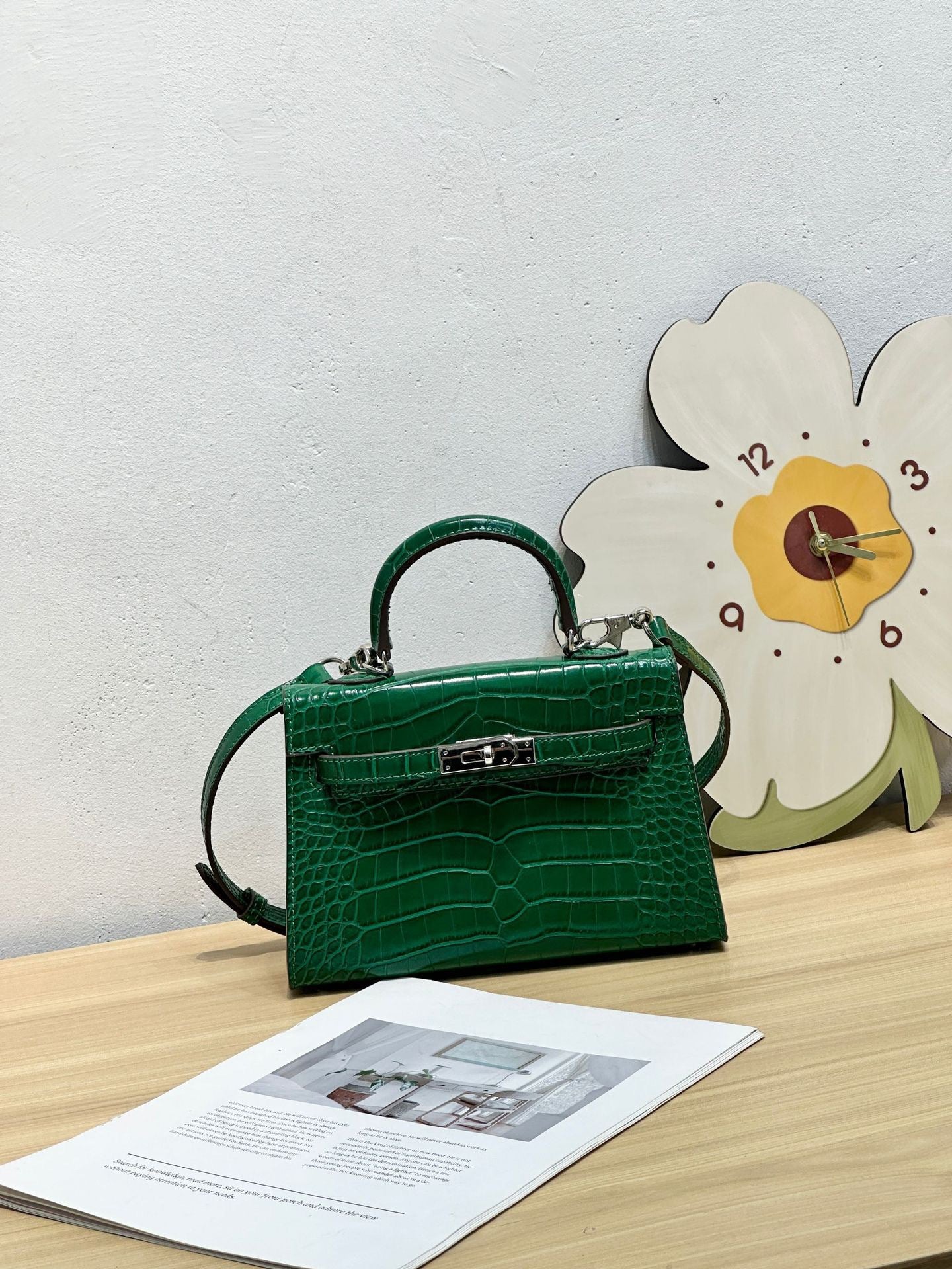 Women's Quality Crocodile Pattern Second Generation Kelly Fashion Candy Color Handbags