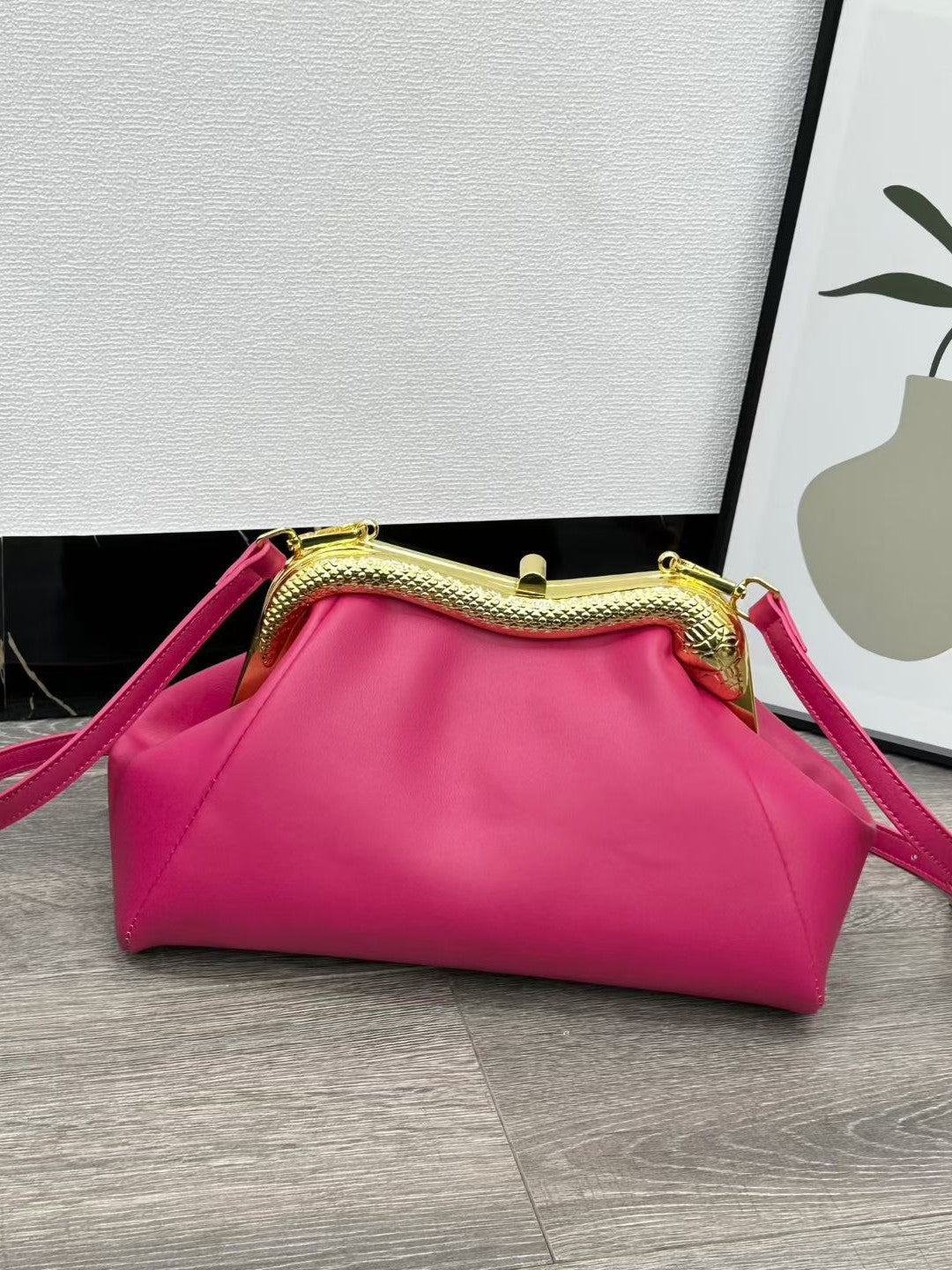Women's Snake-shaped Clip Exquisite Retro Cloud Underarm Bag