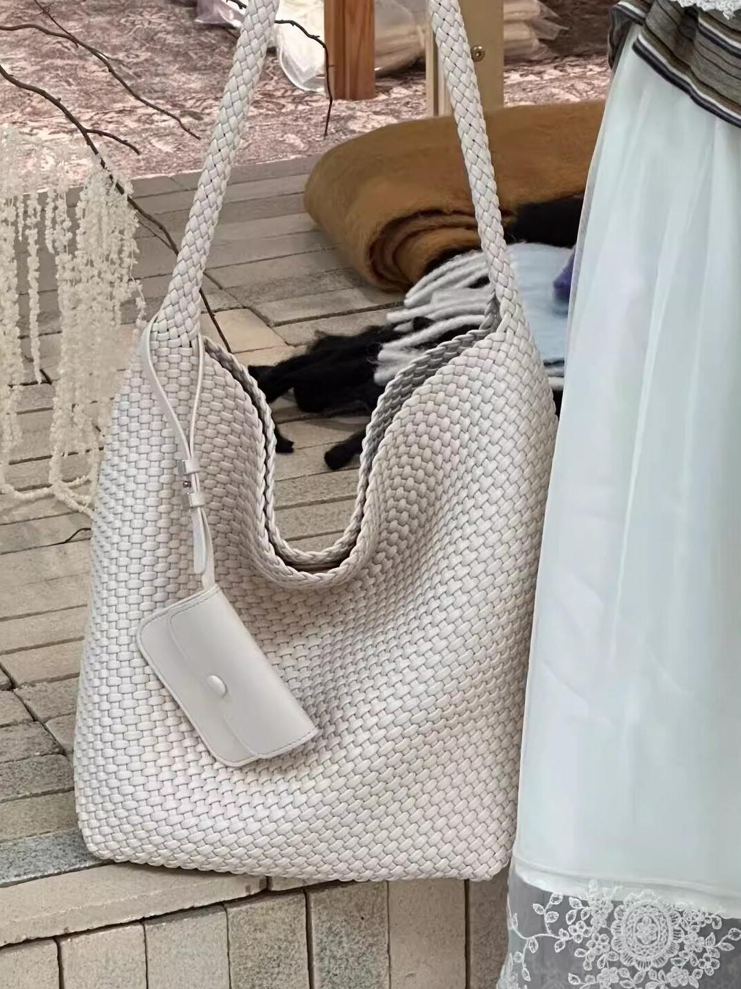 Women's Sense Hand-woven Candy Color Fashion Large Bags