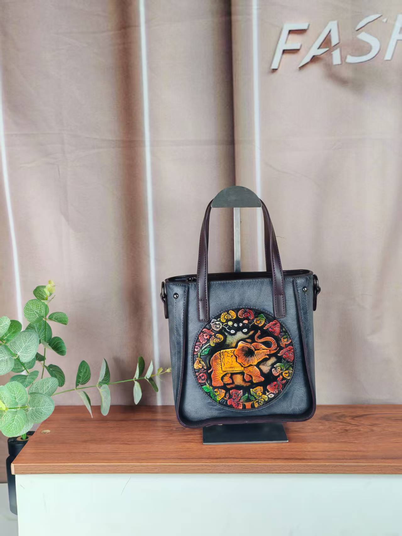Women's Embossed Leather Carving Lucky Elephant High-grade Large Women's Shoulder Bag