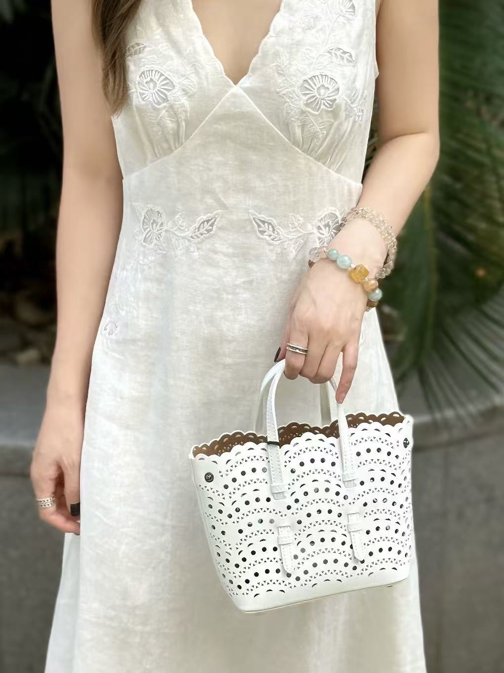 Women's Leather High-grade Niche Wave Hollow Carved Vegetable Women's Shoulder Bag
