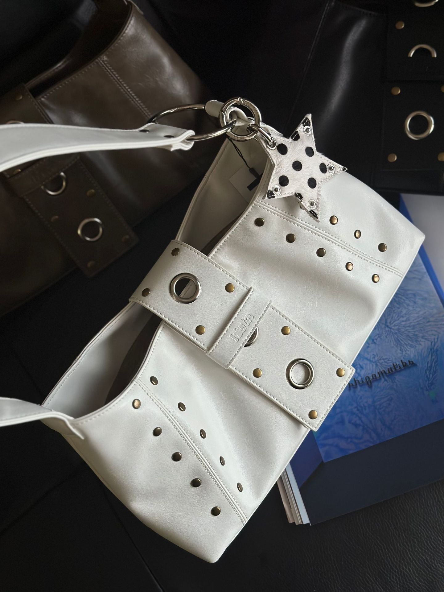 Female Niche Street Design Fashion Rivet Underarm Bag