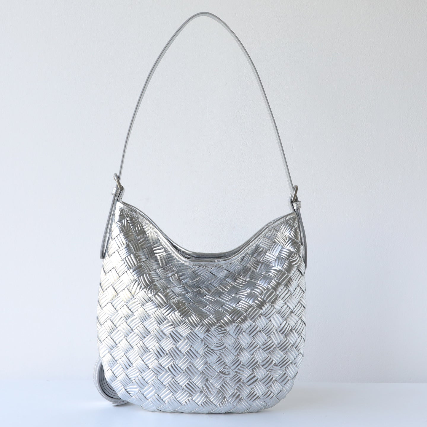 Women's High-grade Lightweight Woven Fashionable Leather Underarm Bag