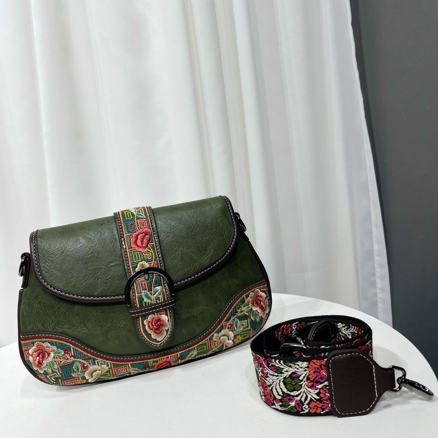 Women's Style Embroidery Texture Artistic Large Capacity Shoulder Bags