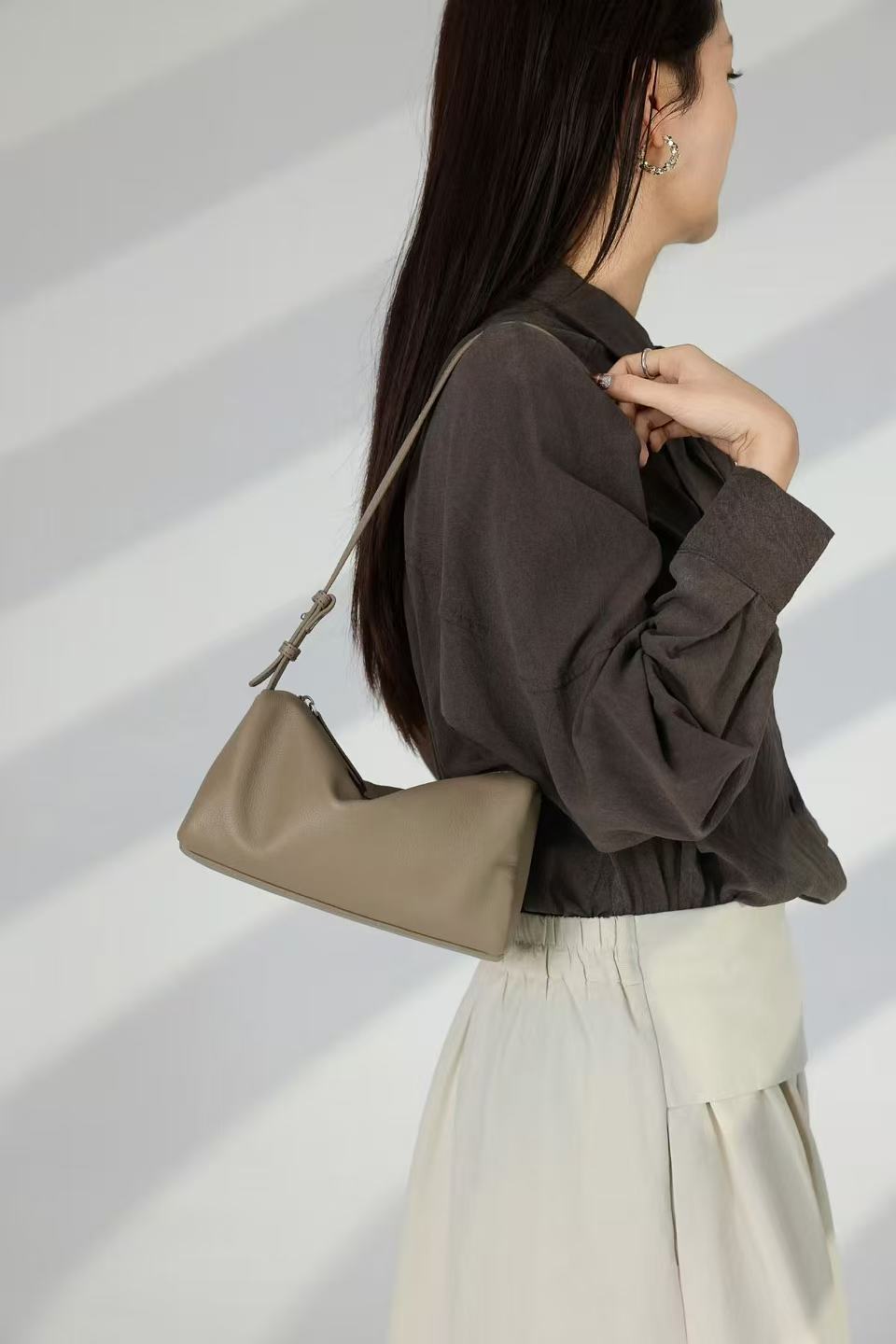 Cattlehide Leather Fashion Cylinder Pencil Box Design Soft Mini Underarm Bags
