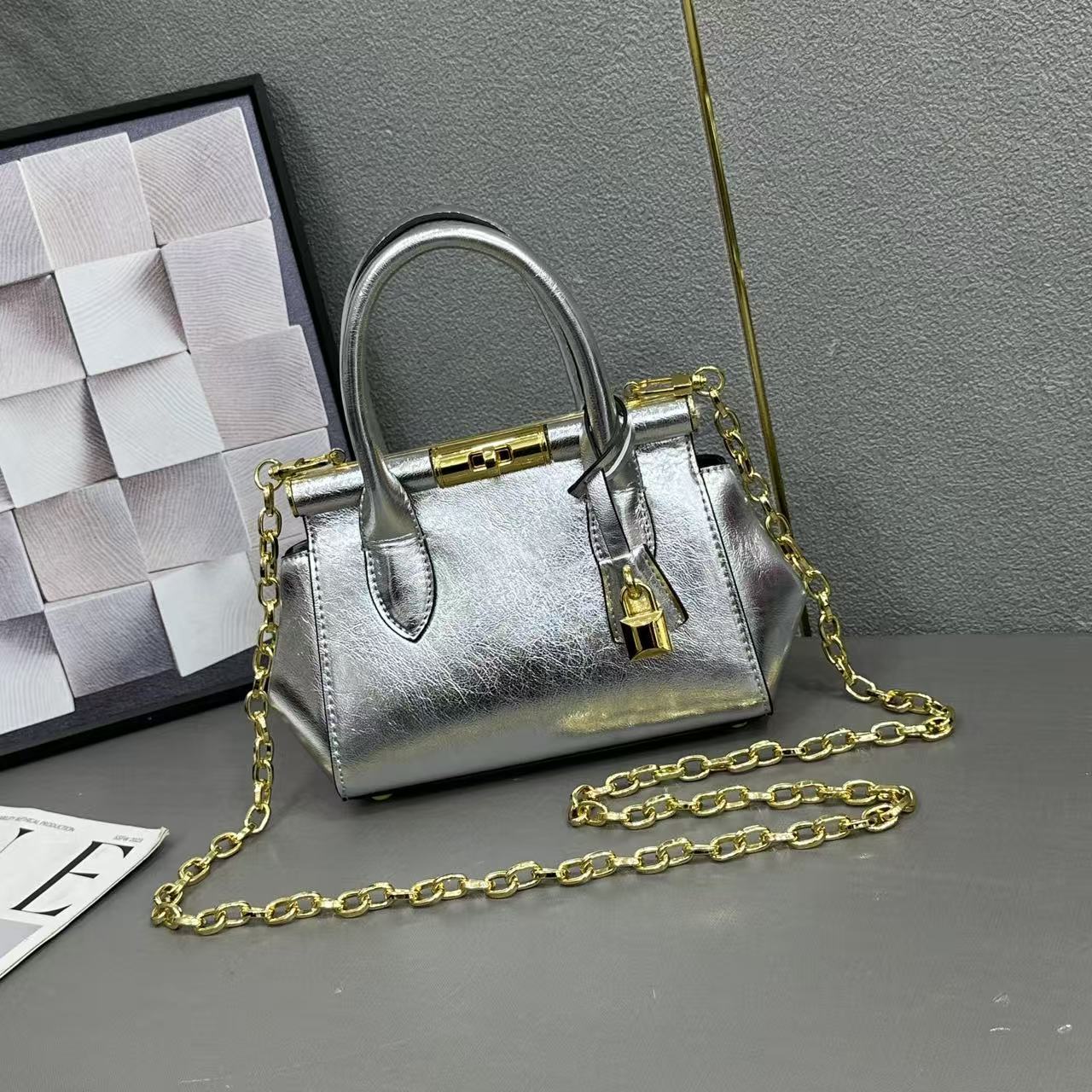 Women's Fashion Chain High Sense Versatile Light Women's Handbag