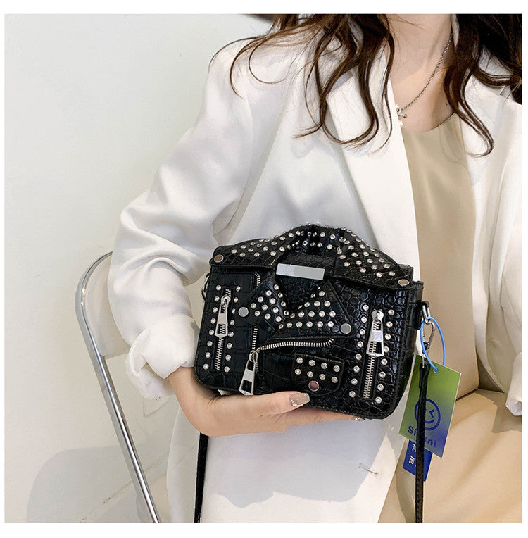 Women's Summer Trendy Crocodile Pattern Rivet Design Women's Shoulder Bag