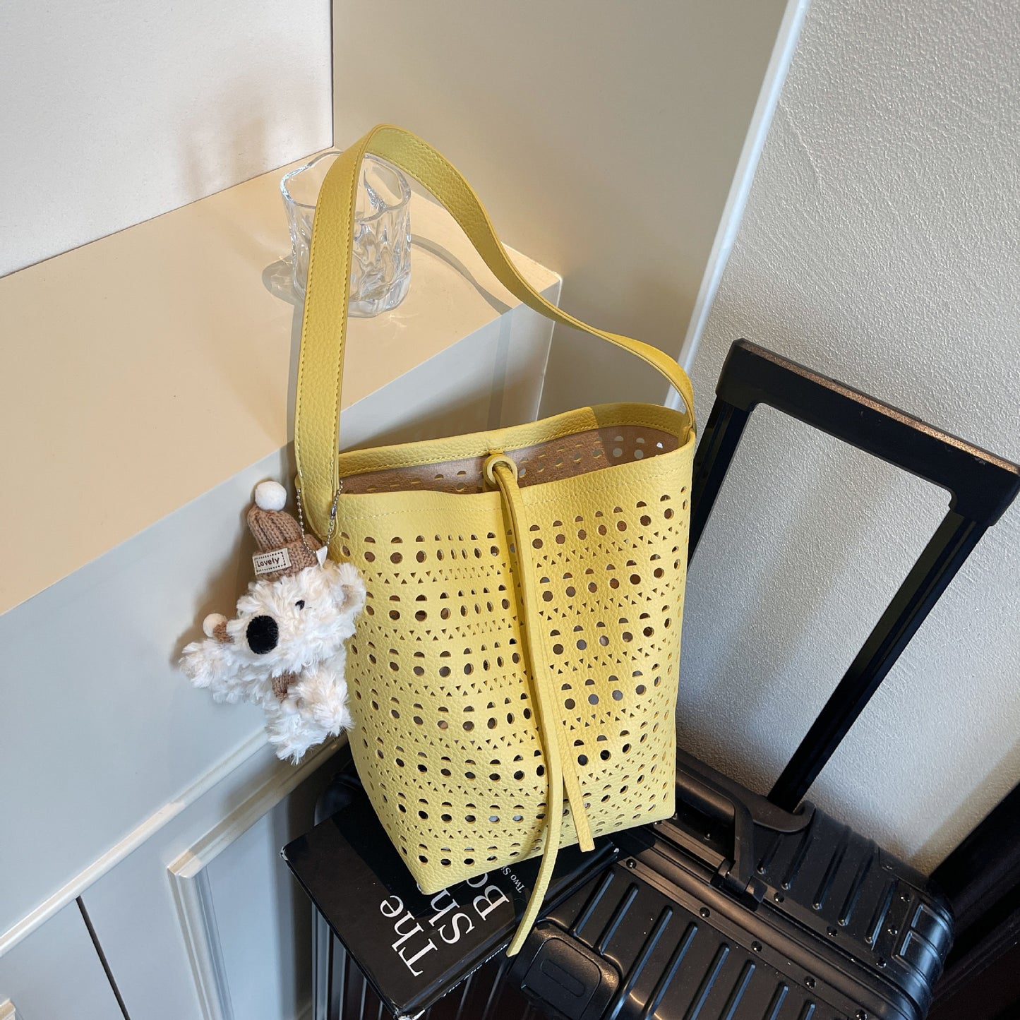 Women's Niche Weaving Hollow Single Commuter Fashion Bucket Bag
