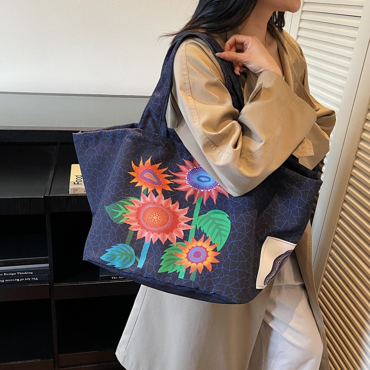 Women's Large Capacity Ethnic Abstract Painting Embroidered Bags