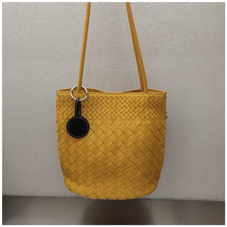 Niche High-grade Leisure Commute Woven Large Capacity Bucket Bag