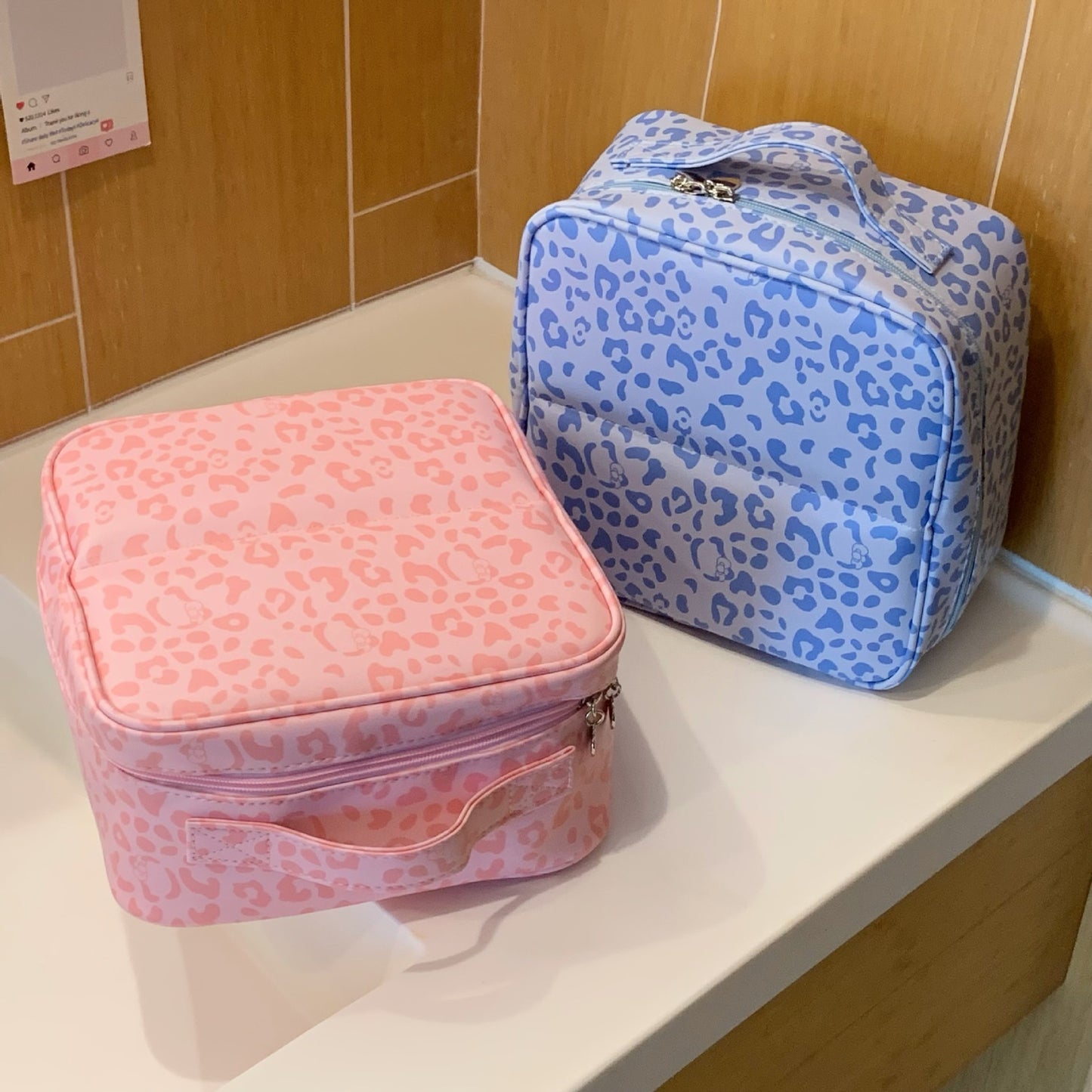Leopard Print Partition Large Capacity Hanging Wash Makeup Bag