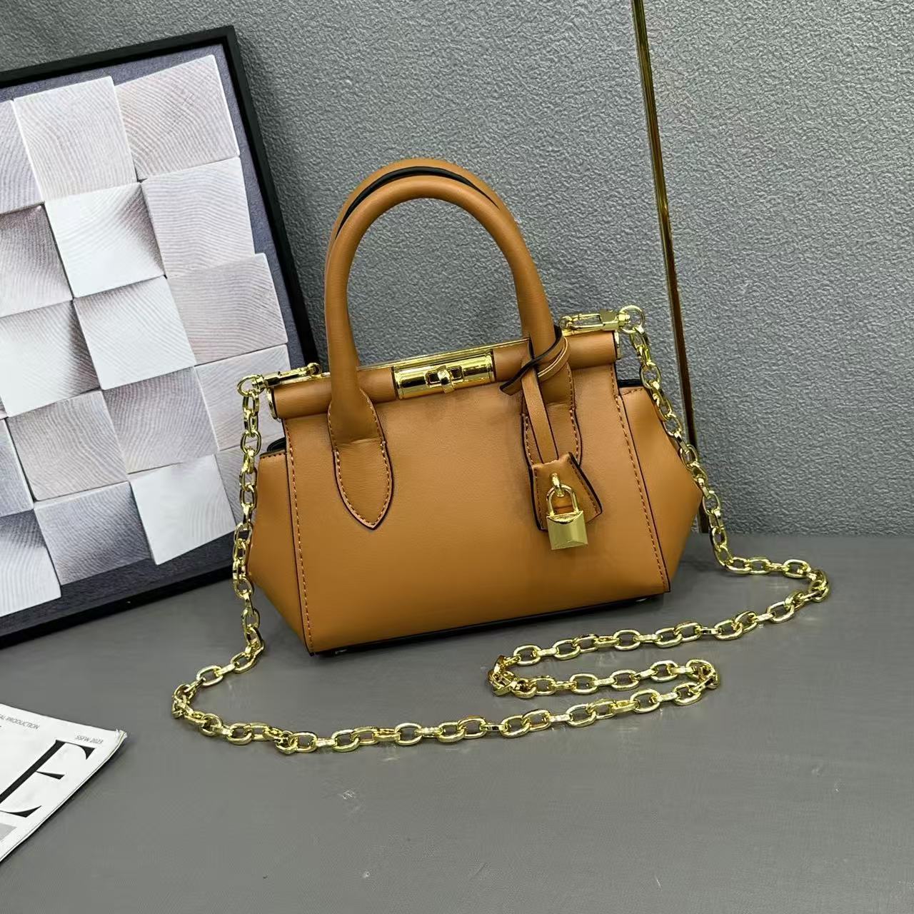 Women's Fashion Chain High Sense Versatile Light Women's Handbag