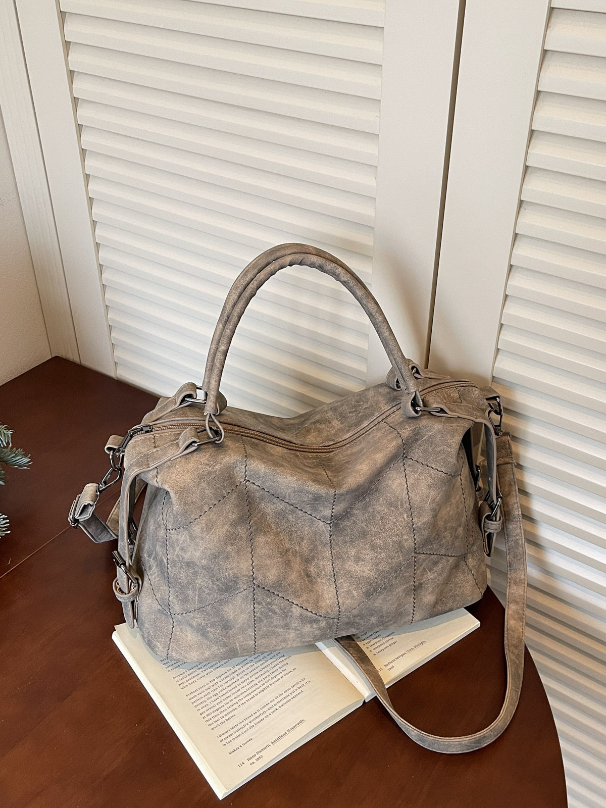 Women's Versatile Fashion Retro Large Capacity Portable Bags