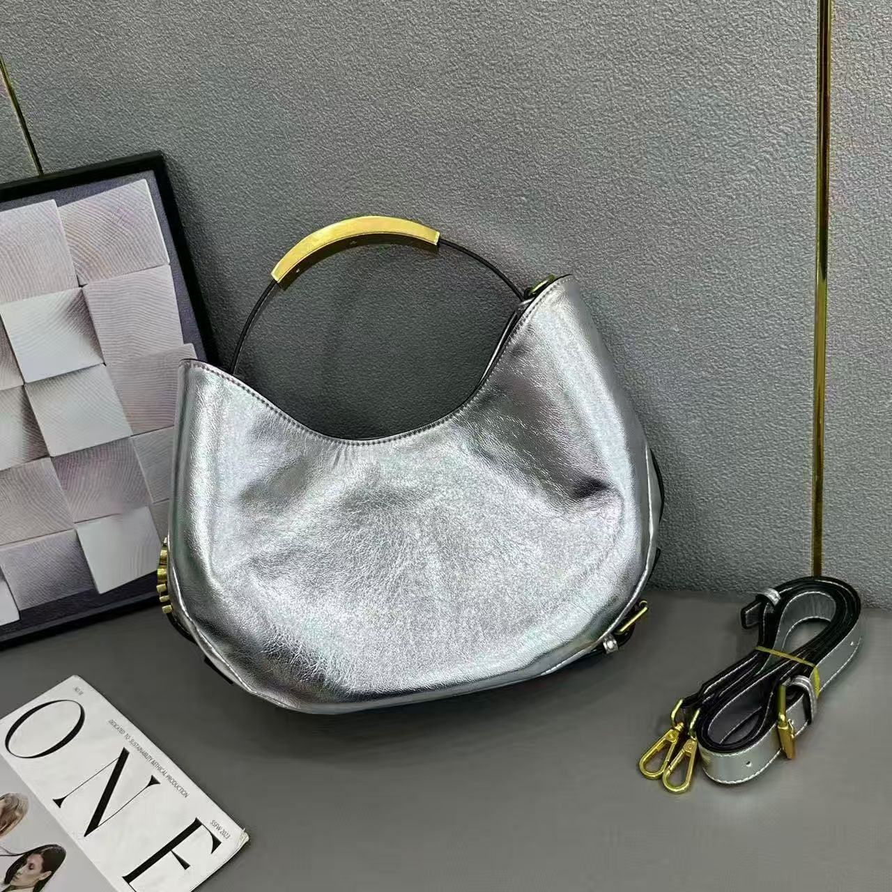 Women's Glossy Selenodont Light Luxury Portable High Sense Fashion Women's Handbag