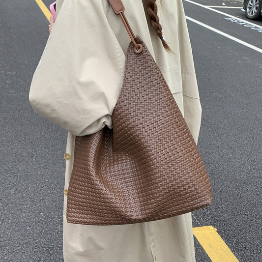 Women's Large Capacity Versatile Commuter Fashion Retro Texture Women's Shoulder Bag
