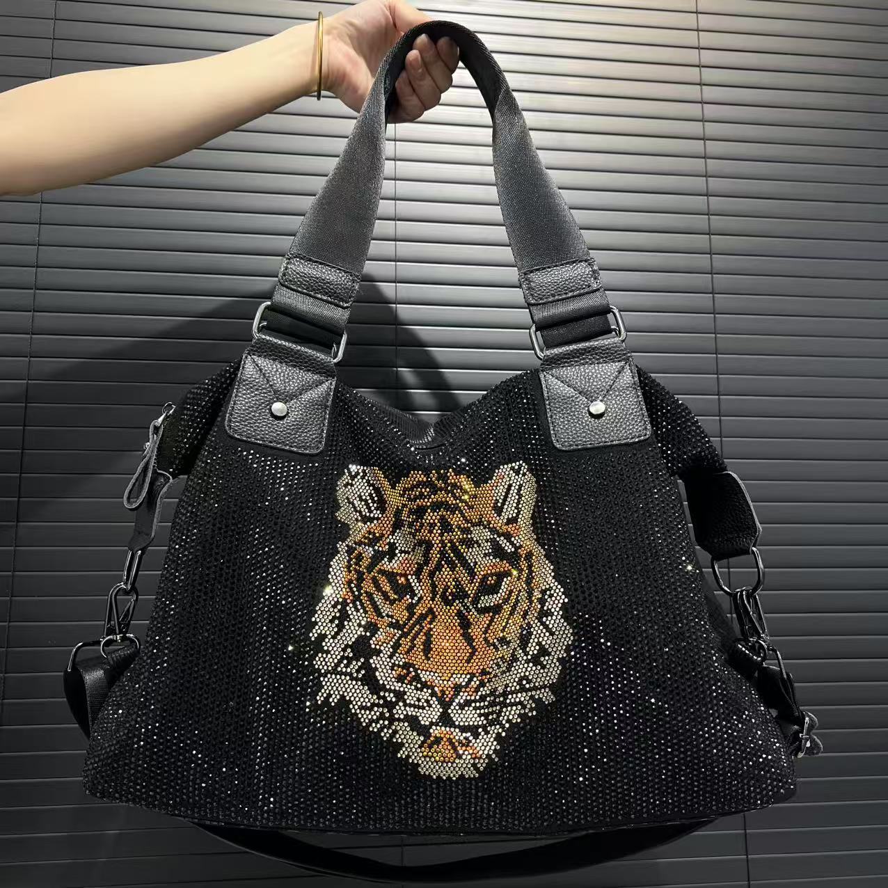 Women's Fashion Diamond Decorations Personalized Large Capacity Retro Shoulder Bags