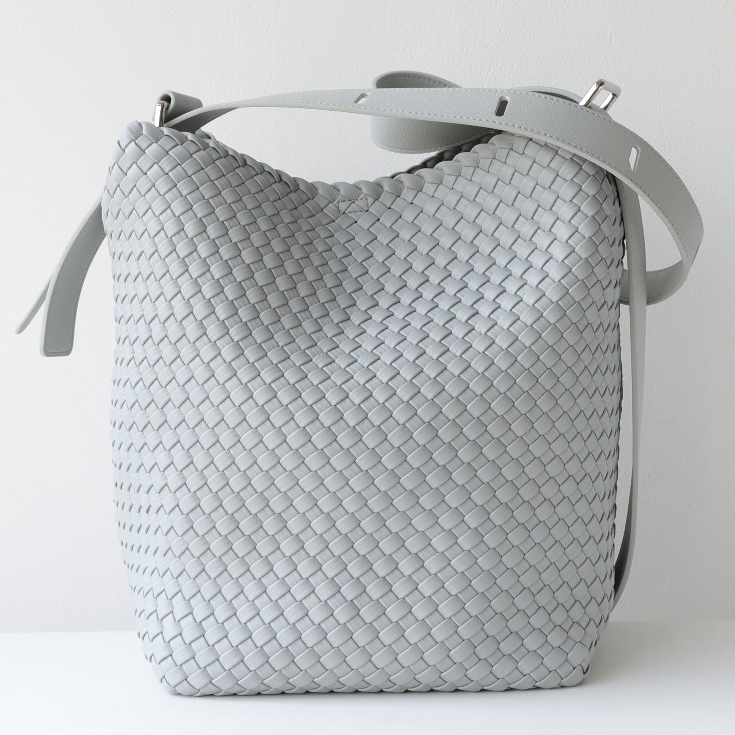 Simple Niche Hand-woven Loose Commuter Large Bucket Bag